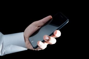 携帯が真っ暗!原因と対処法を徹底解説 3 携帯が真っ暗!原因と対処法を徹底解説